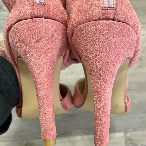 Gently loved size 9 vegan suede heels 👠 - Picture 5 of 6